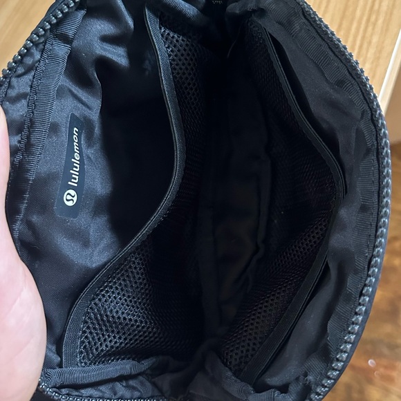 Lululemon Everywhere Belt Bag 1L Black - Picture 3 of 4